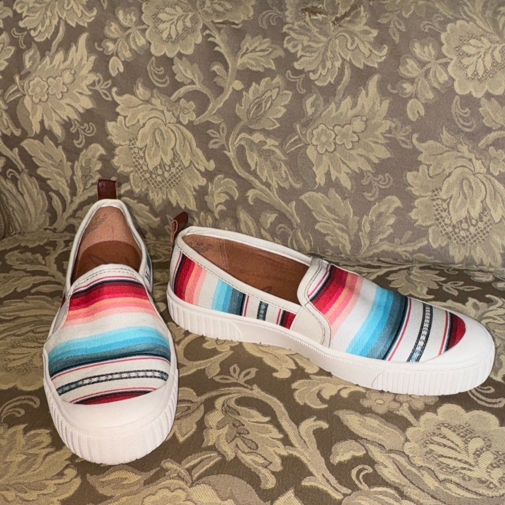 Zodiac multicolor canvas slip on sneakers women size 8.5 M
